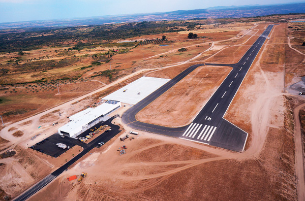 Jornal do Fundão - Aeródromo de Castelo Branco continua a crescer