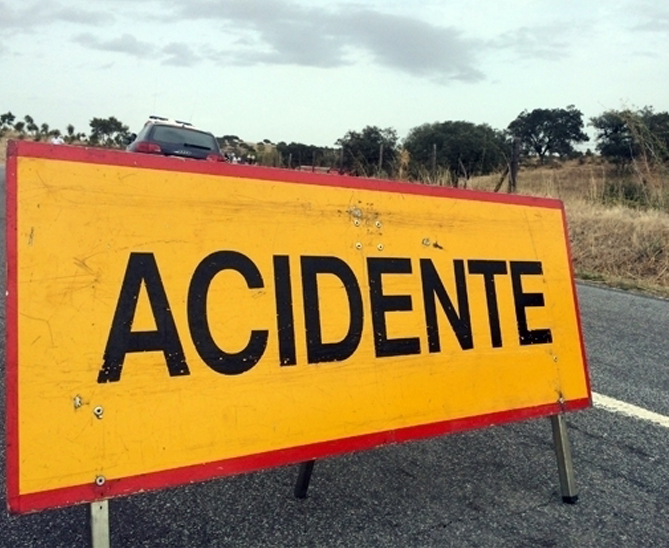 Jornal do Fundão - Acidente aparatoso entre comboio e carrinha em Alpedrinha