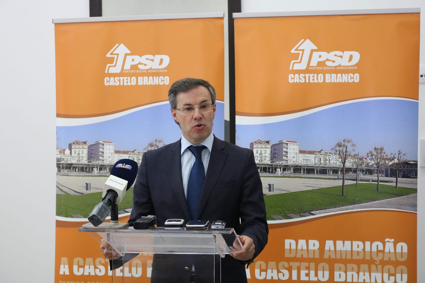 Jornal do Fundão - Carlos Almeida continua à frente do PSD de Castelo Branco